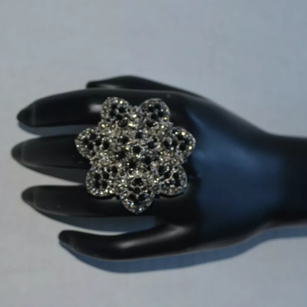 Fashion Ring Silver Black with Rhinestone!